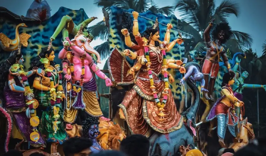 Best Time to Visit Kolkata for Durga Puja – Luxury Travel & Festival Planning Guide
