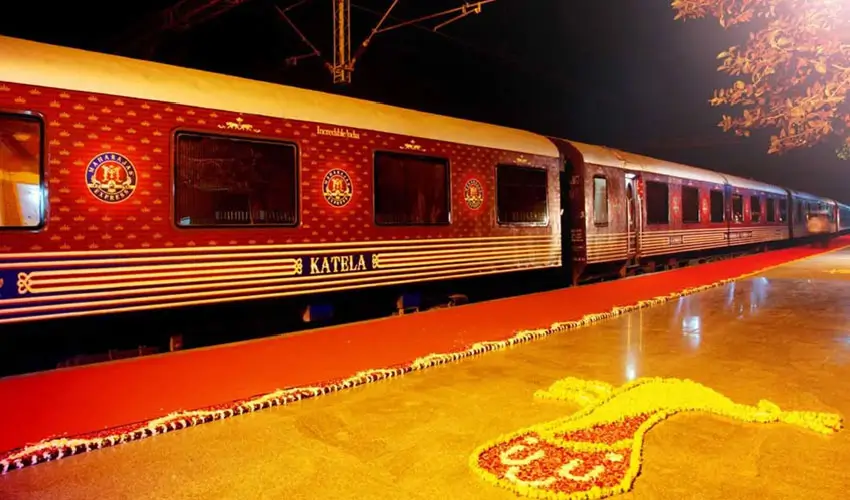 Luxury Train Journeys vs Private Chauffeur Tours in India: Which Is Right for You?