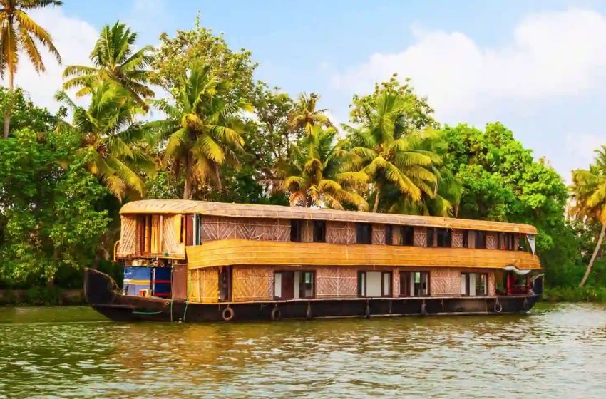 Luxury Golden Triangle Tour with Kerala Backwaters-